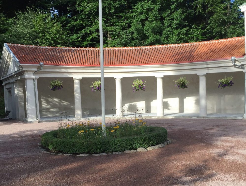 Bild på huset vid Järnbrunnen i Ramlösa brunnspark.